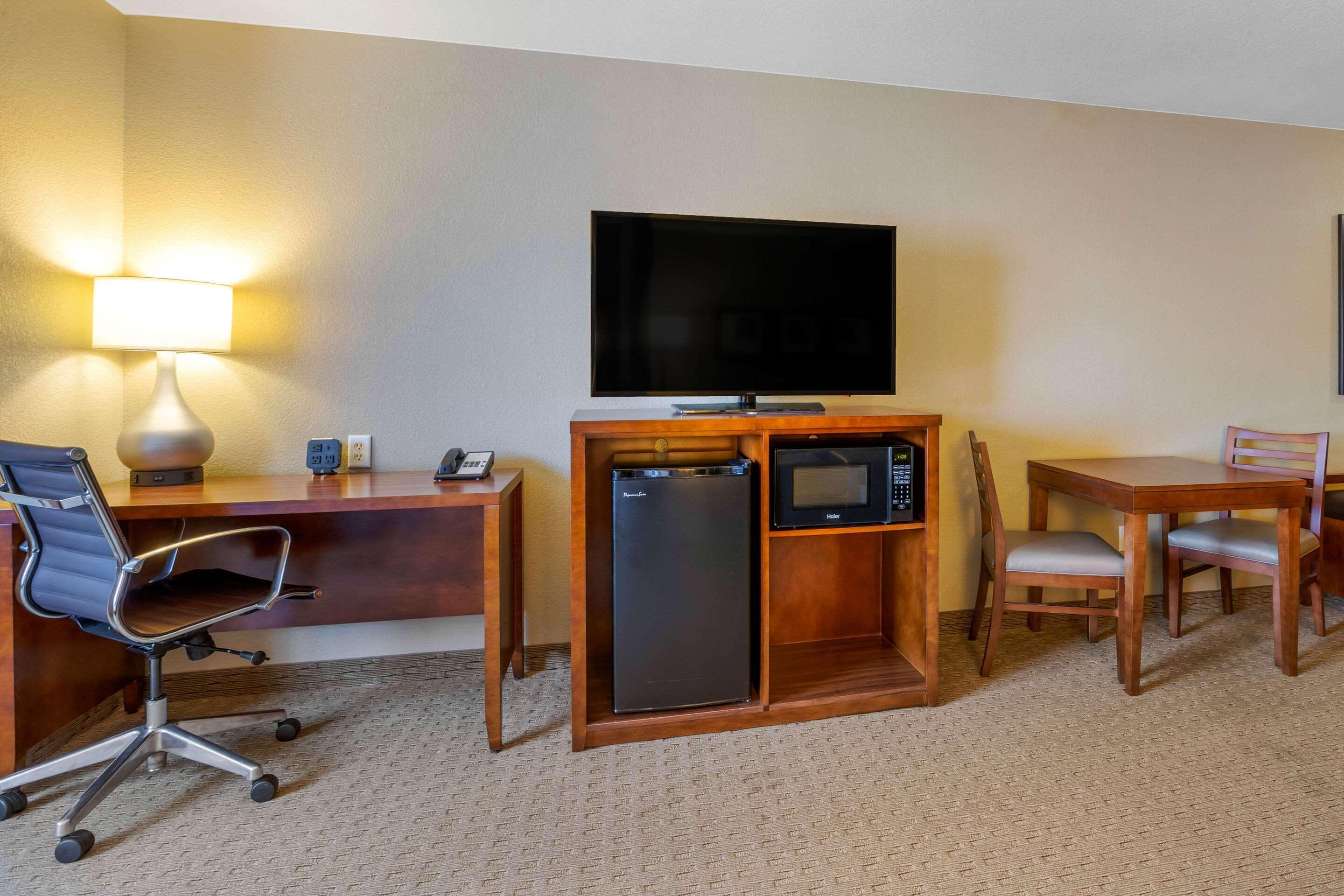 Comfort Suites Burlington Exterior foto